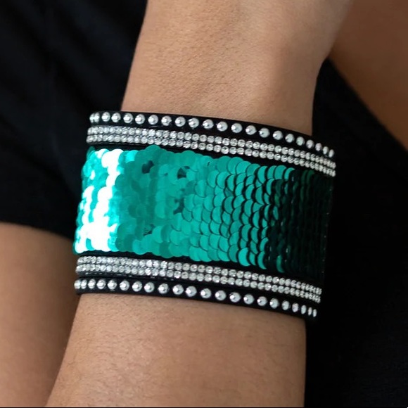 paparazzi Jewelry - Mermaids Have More Fun Green To Silver Sequin Urban Bracelet